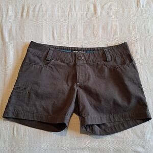 Under Armour Performance women's size 12 shorts dark gray